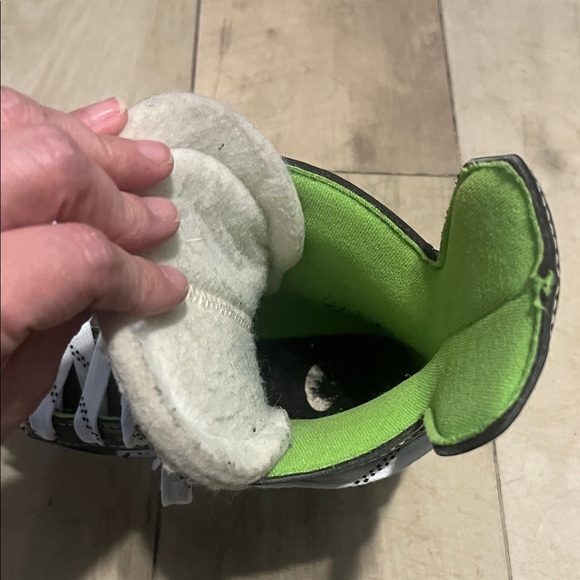 Junior - 2.5 - Bauer Black and White Hockey Skates with Neon Green Accents - Picture 5 of 16